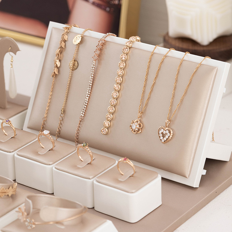 Leather Jewelry Stand Luxury M - Luxury Watch E Jewellery recension och pris